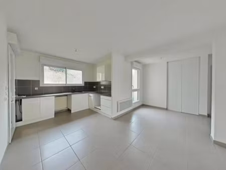 location appartement 3 pièces 73.33 m² à romans-sur-isere (26100)  730 €