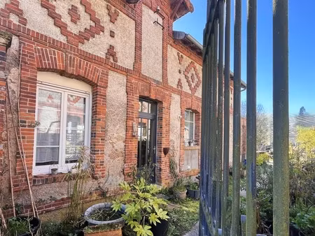 saint-laurent sur sevre  maison renovee  2 chambres  bords de sevre  168000€ fai