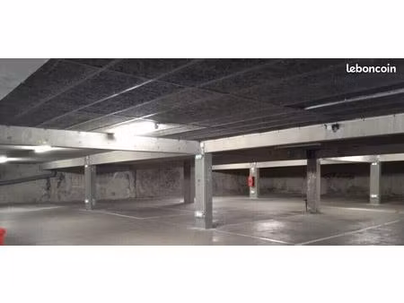 parking 14 m² reims