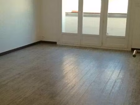 location appartement 3 pièces à challans (85300) : à louer 3 pièces / 67m² challans