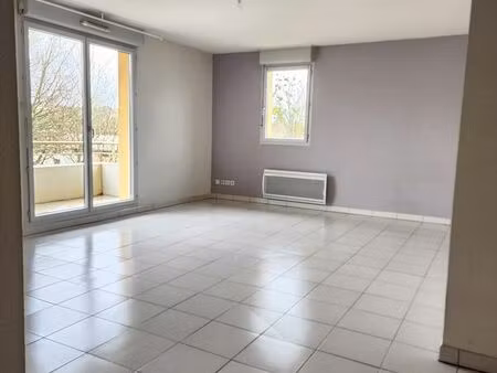 bel appartement t3 de 65 m2 avec grand balcon  lumineux et spacieux