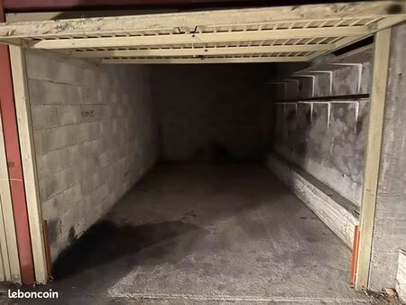 garage parc lilas 15m²