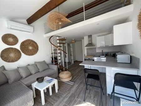 maison avec mezzanine et terrasse près de la mer