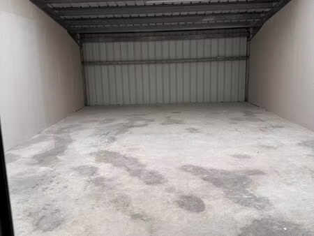 box de stockage hangard entrepôt