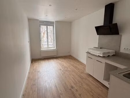 à louer – appartement t2 33 m² – centre-ville la bourboule – dpe c