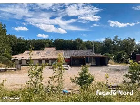 local/ atelier de 500 m2 + parking pour activités ou stockage (espace divisible en plusieu