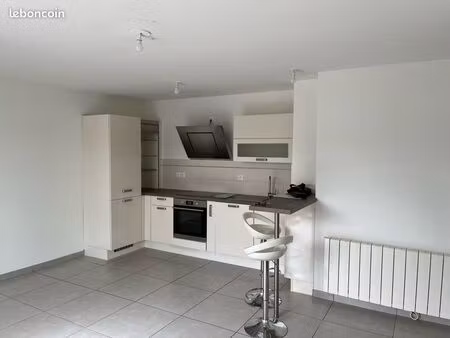 f2 proche centre dans résidence sécurisée + balcon expo sud+ parking