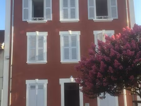 loue joli meublé en centre-ville