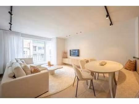 magnifique appartement rénové de 3 chambres à coucher près