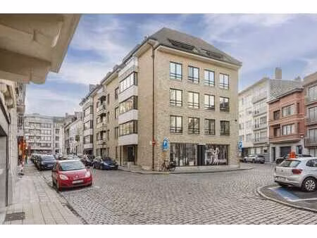 spacieux appartement de 3 chambres avec garage au cœur de co