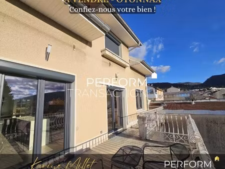 maison 8 pièces de 165m²