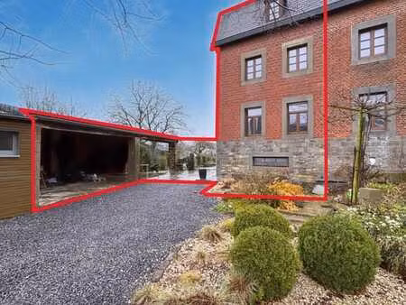 maison 3 façades avec jardin et places de stationnement couv