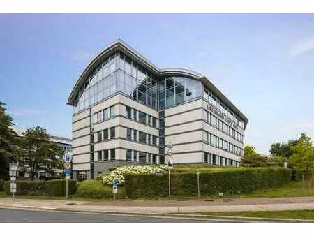 bureau de 1.012 m² situé à 2 minutes du ring (r0) à jette...