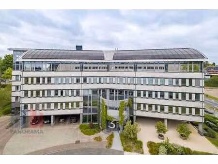 bureau de 206 m² situé à 2 minutes du ring (r0) à jette