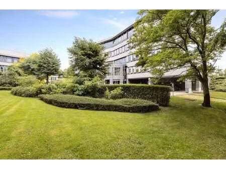 bureau de 250 m² situé à 2 minutes du ring (r0) à jette