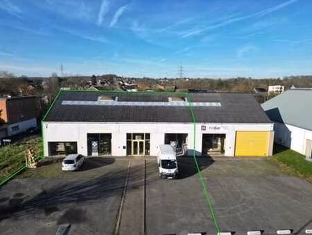 commerce de +- 300m² situé dans un zoning d'activité