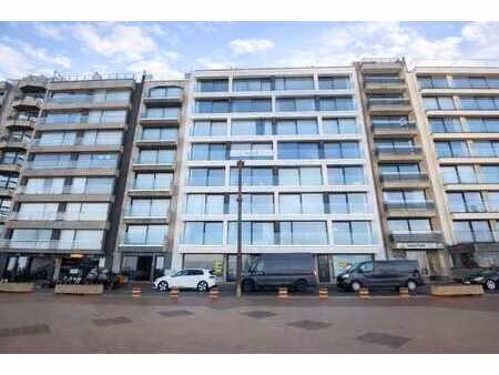 magasin de plain-pied sur la digue près de la place de la t