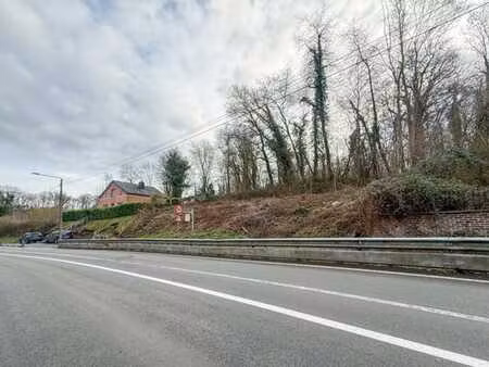 découvrez ce terrain au relief ascendant situé à vedrin !