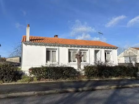 location maison à aubigny (85430) : à louer / 77m² aubigny
