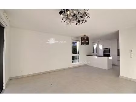 location appartement  70.75 m² t-3 à strasbourg  1 160 €