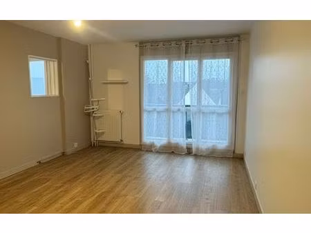 location appartement  m² t-4 à vaujours  1 300 €