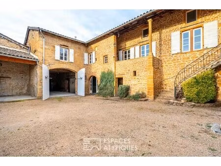 maison de ville avec dépendances et cour intérieure