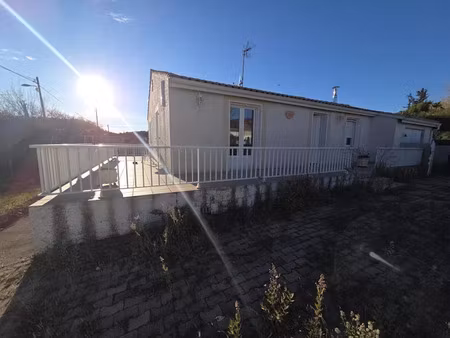 location villa 4 pièces 90 m² à péret (34800)  1 020 €