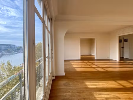 appartement- 3 pièces- 119.35m2 + chambre de service- 8.60m2