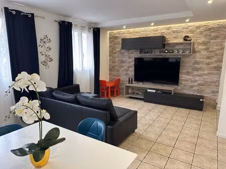 a proximité de la ligne 14