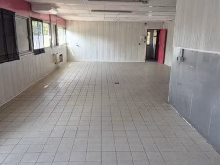 local offrant plusieurs aménagements