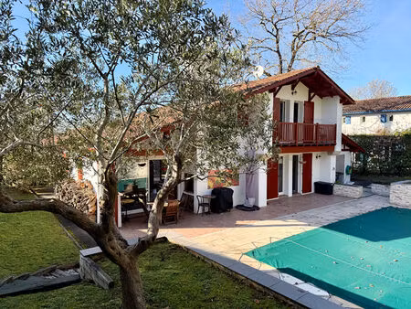 maison individuelle avec piscine - vue golf et montagnes - bassussarry