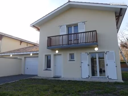 ◊ location à l’année d’une maison  non-meublée  avec 4 chambres & garage  située au cœur d