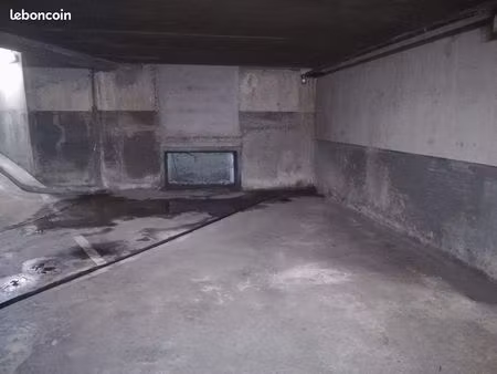 saint nom la bretèche parking à louer