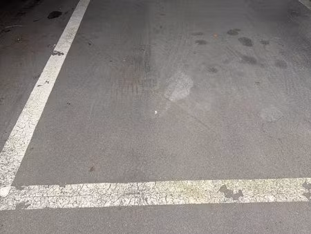 parking a louer près de la crèche 40 euros