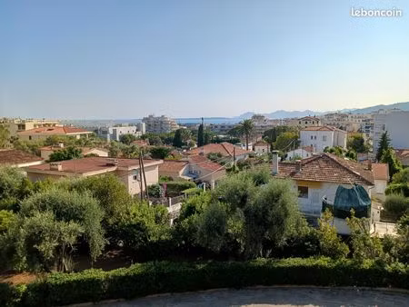 location studio avec espace nuit vue mer