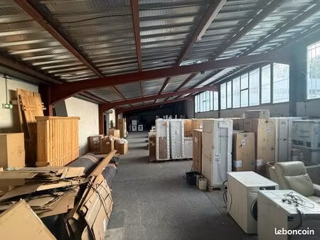 local de stockage 300m2