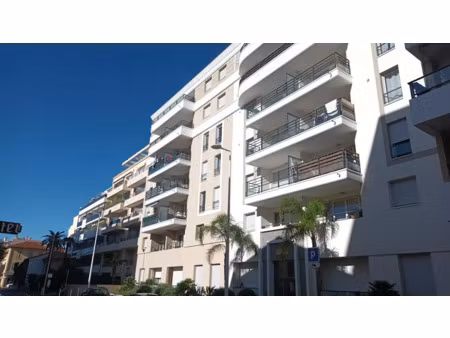 location appartement 2 pièces 40 m² à antibes (06600)  802 €