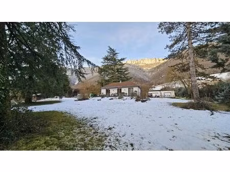 maison de plain pied sur 5000 m² de terrain