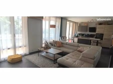 lumineux t3/t4 de 90m² traversant