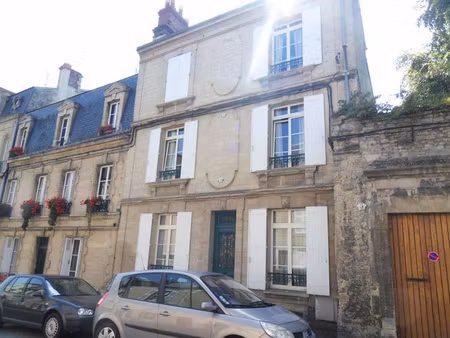 bayeux  maison de ville f6 .