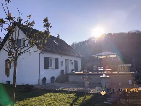 maison familiale avec sous-sol et jardin