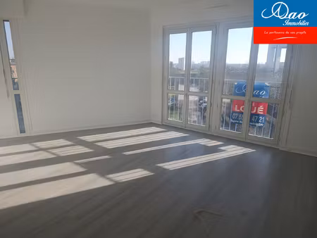location type 2 proche lycées et hôpital de troyes