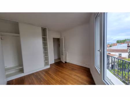 beau studio de 23 m2 place stalingrad à meudon