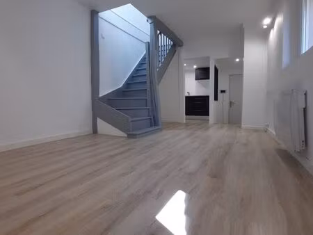 à louer – appartement f2 atypique en duplex – centre d’arpajon
