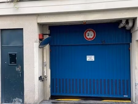 place de parking moto / scooter / 2 roues