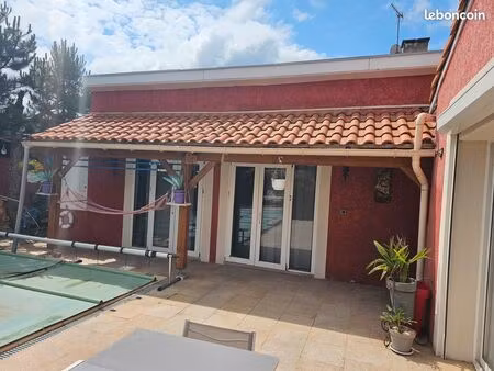 studio meublé 20 m2 au mois sur piscine privée à roques 31120 650 charges incluses