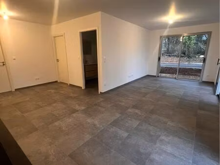 appartement récent à louer