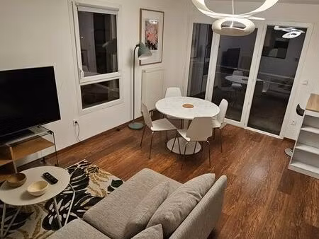 ? t2 lumineux de 47m² avec grande terrasse de 14m²• résidence sécurisée • parking privé • 