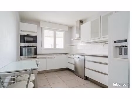 lyon 3 – t4 lumineux 82 m² avec balcon + garage