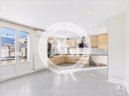 appartement 3 pièces de 68 m² entièrement rénové